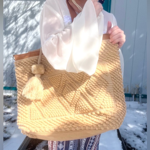 New! Panache Apparel “New Horizons” Oversized Tote - Picture 3 of 8